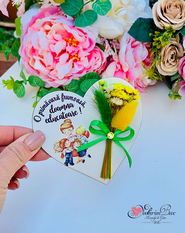 decoratiune-cadou-personalizat-handmade-yoobirimbox-feb-2025-16
